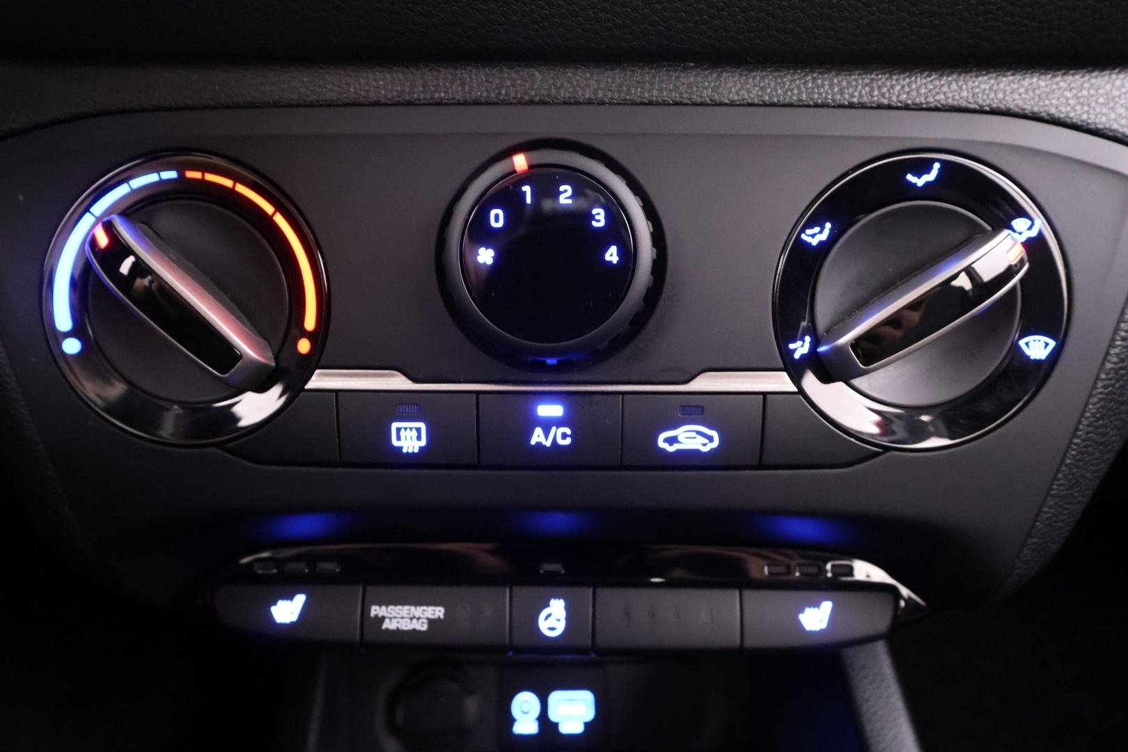 HYUNDAI i20 Hatchback 18