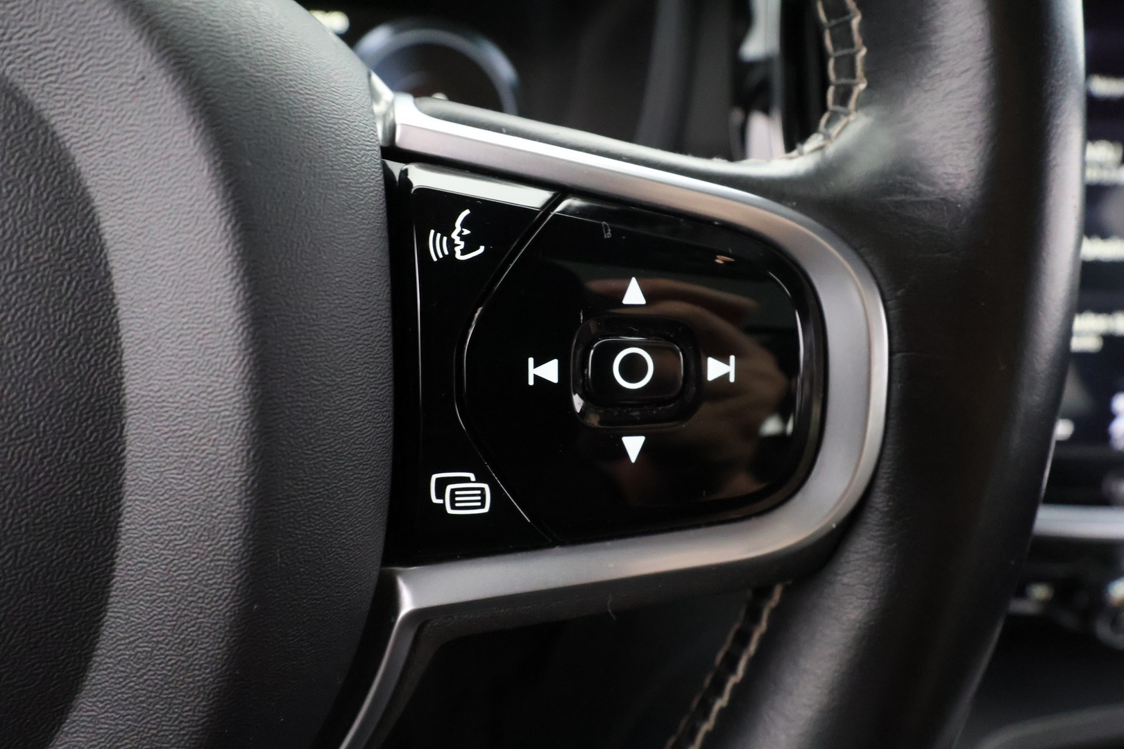 VOLVO V60 2020