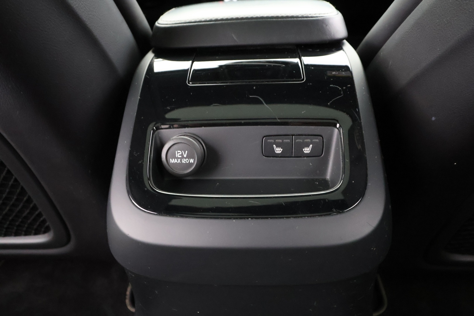 VOLVO V60 2020