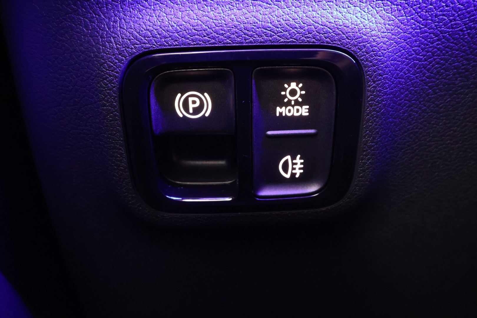 MERCEDES-BENZ CLA 2025