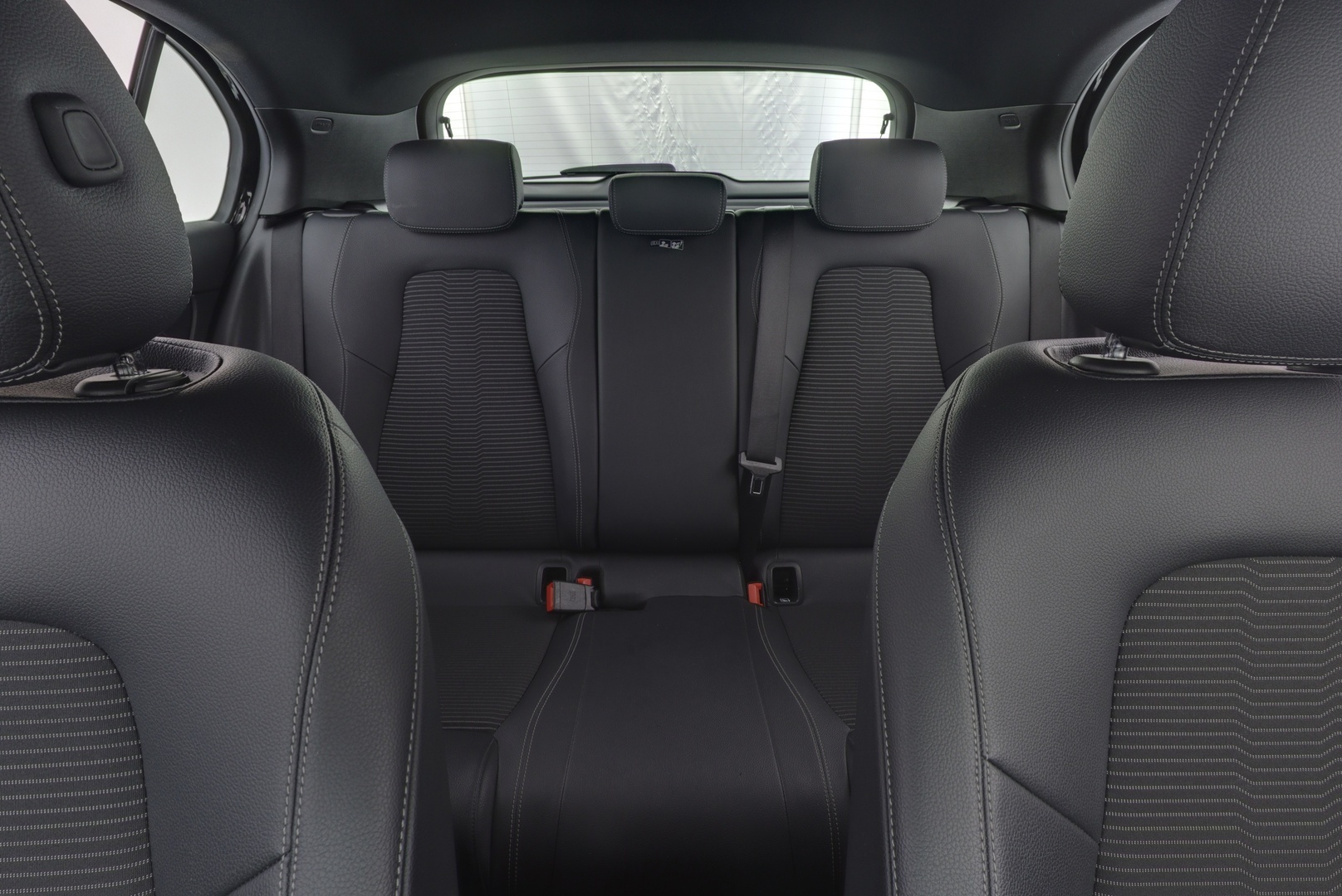 MERCEDES-BENZ A 2023
