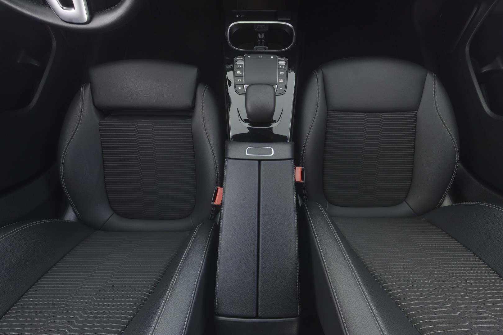 MERCEDES-BENZ A 2023