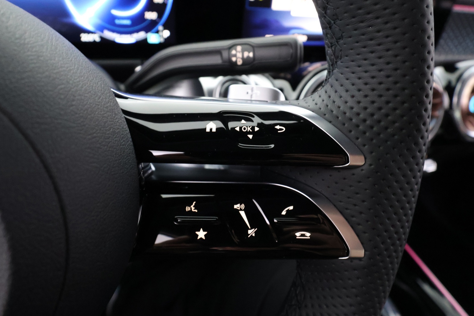 MERCEDES-BENZ EQB 2026