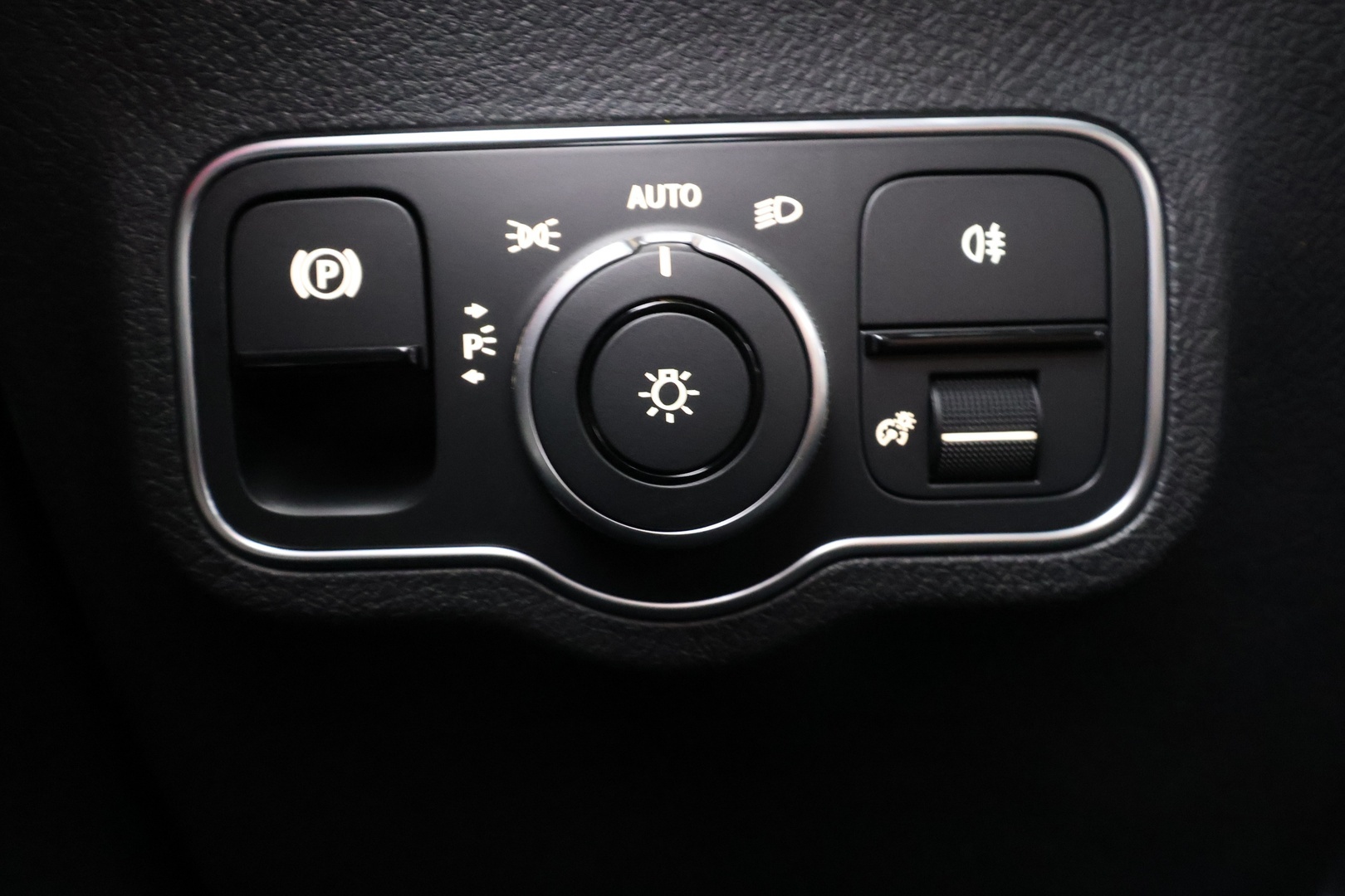 MERCEDES-BENZ EQB 2026