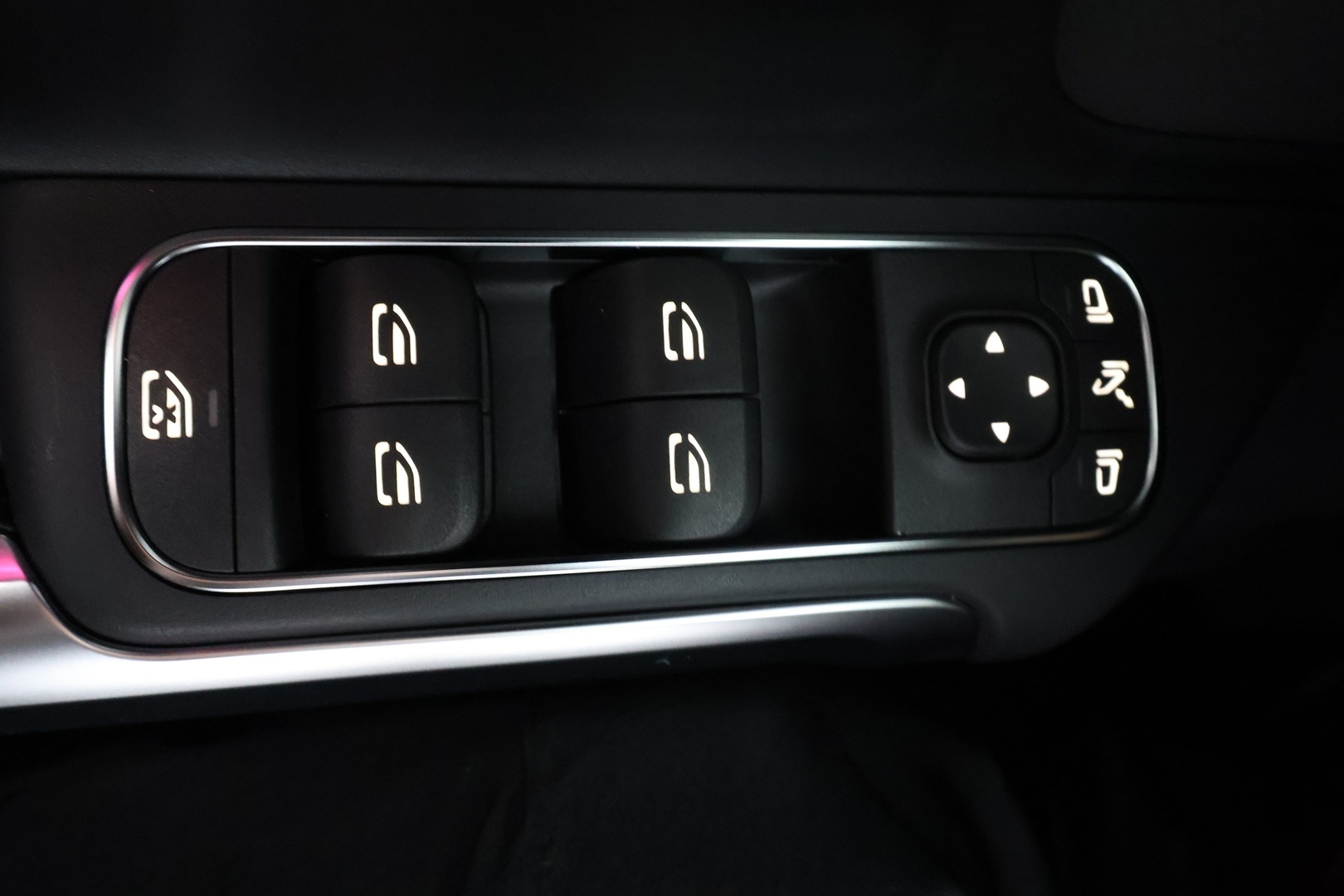 MERCEDES-BENZ EQB 2026