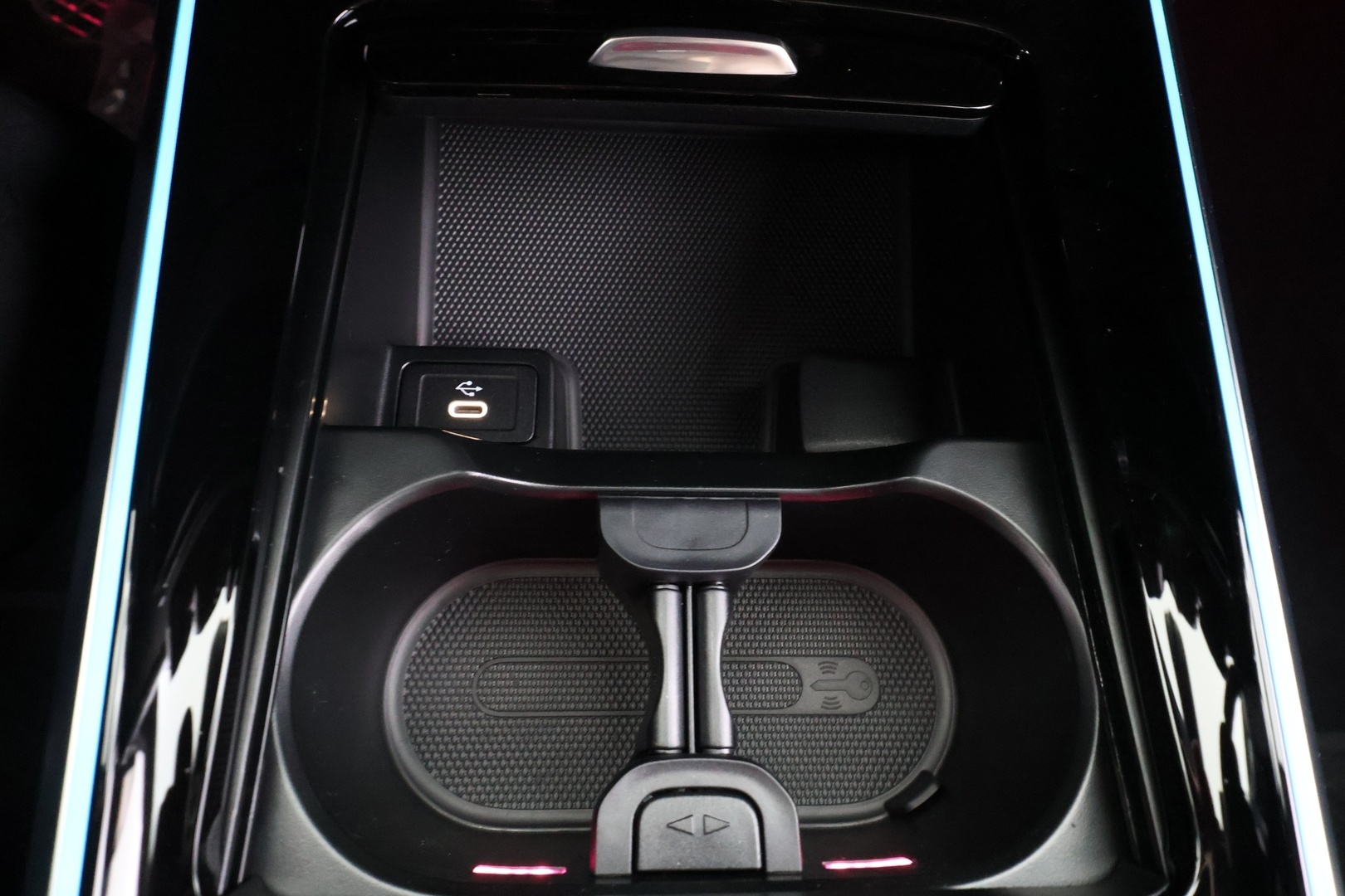MERCEDES-BENZ EQB 2026