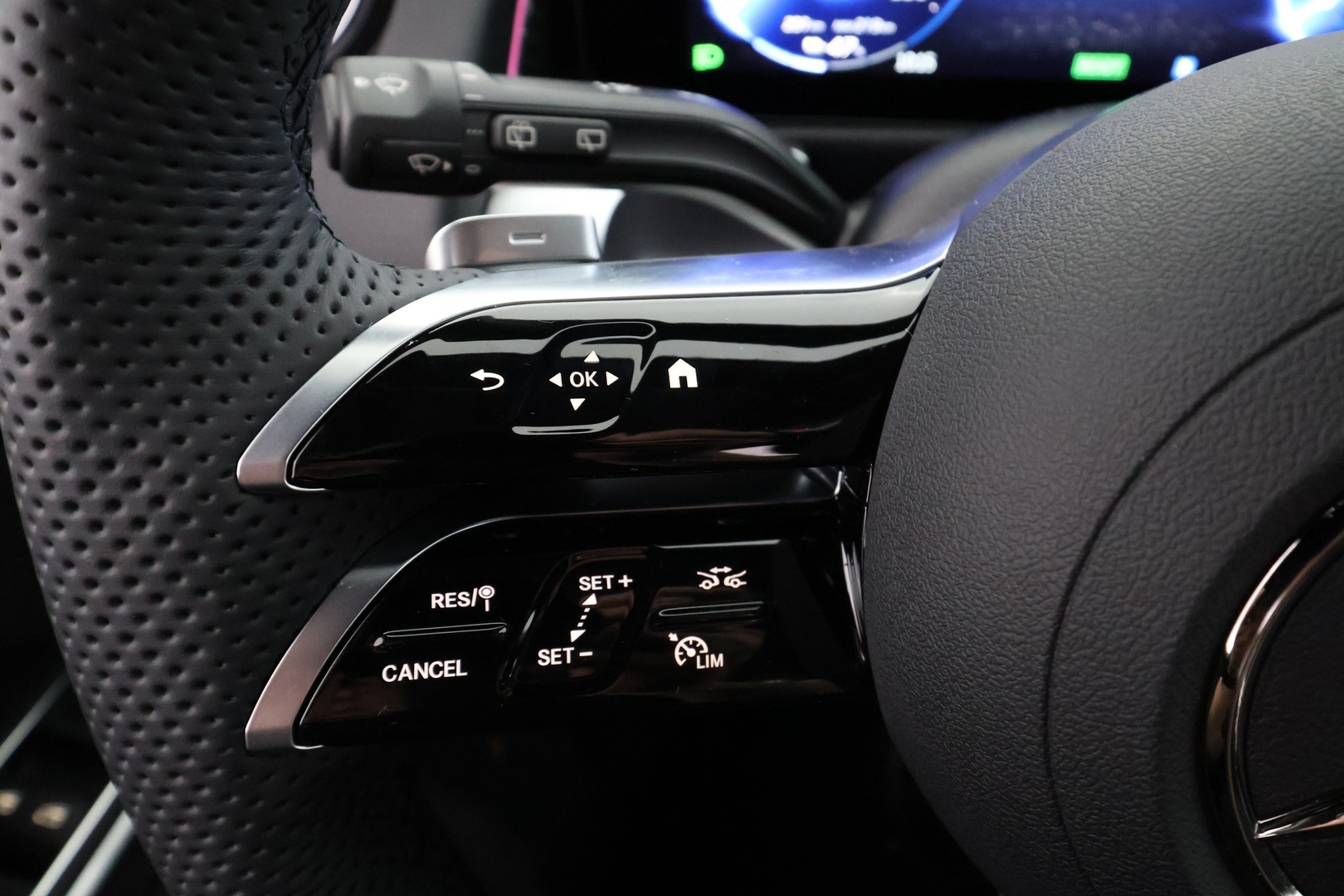 MERCEDES-BENZ EQB 2025