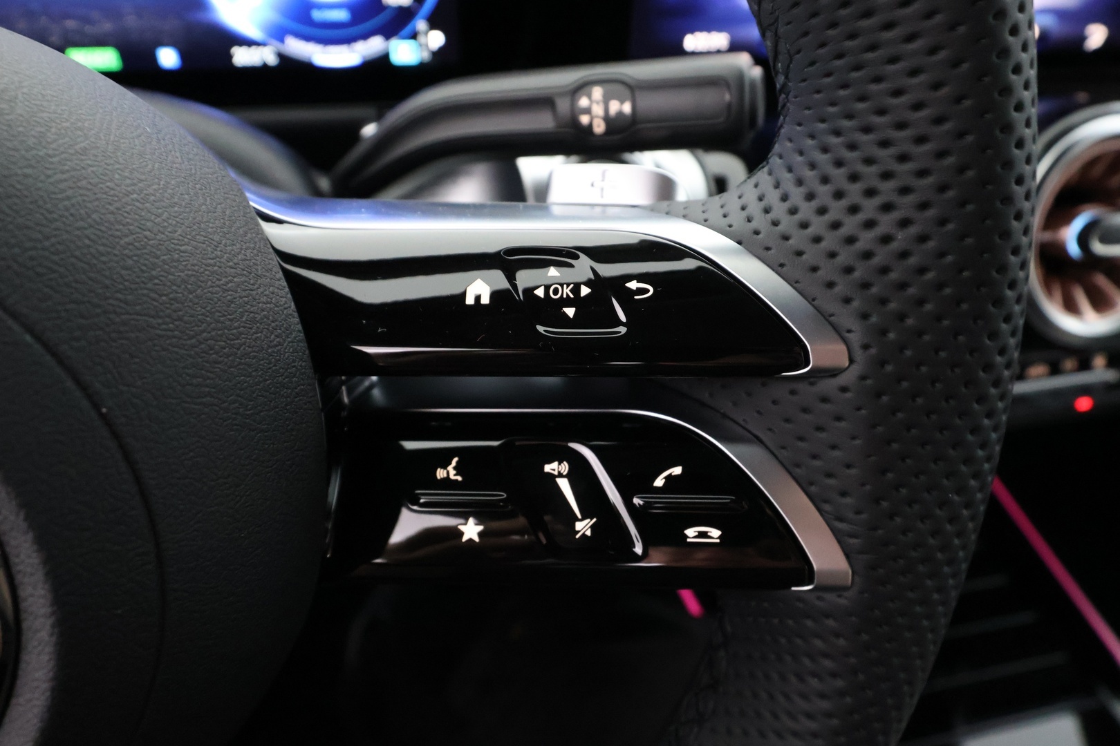 MERCEDES-BENZ EQB 2025