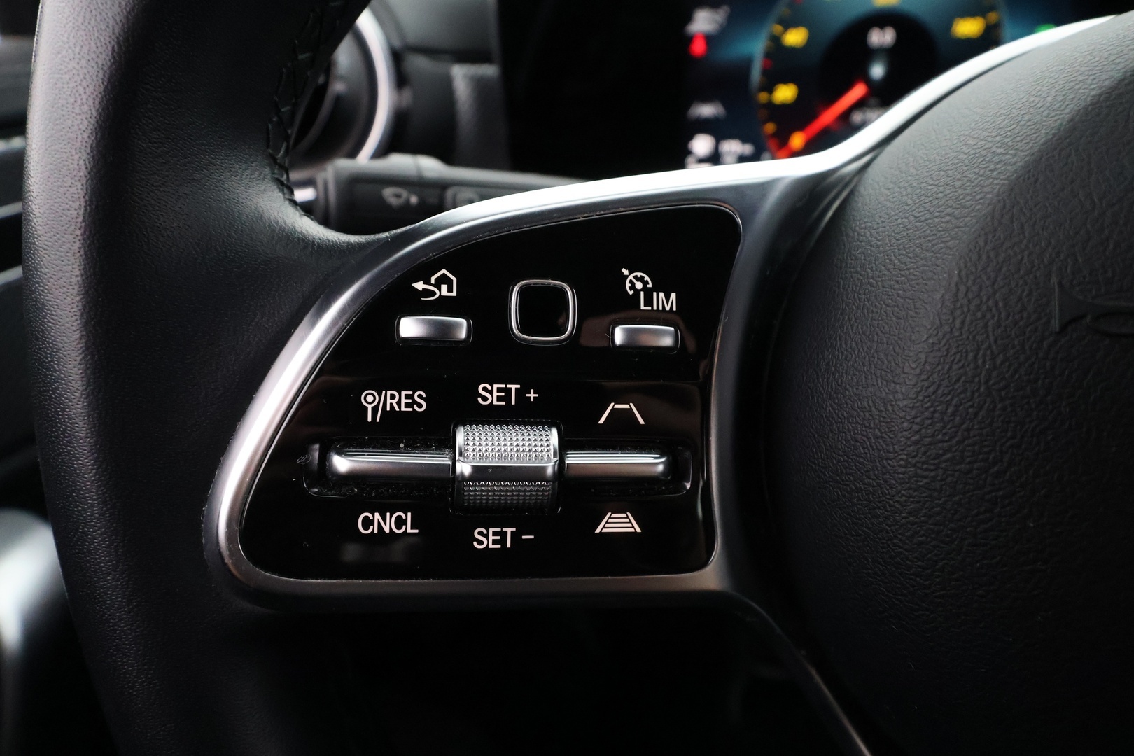 MERCEDES-BENZ CLA 2023