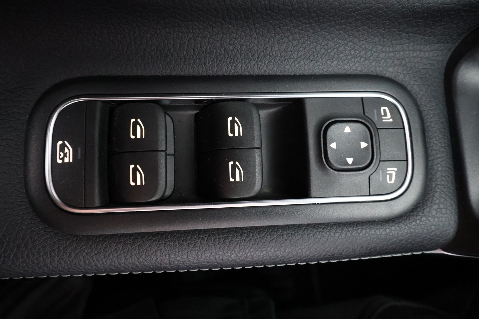 MERCEDES-BENZ CLA 2023