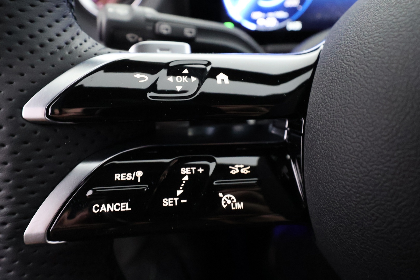 MERCEDES-BENZ EQA 2026