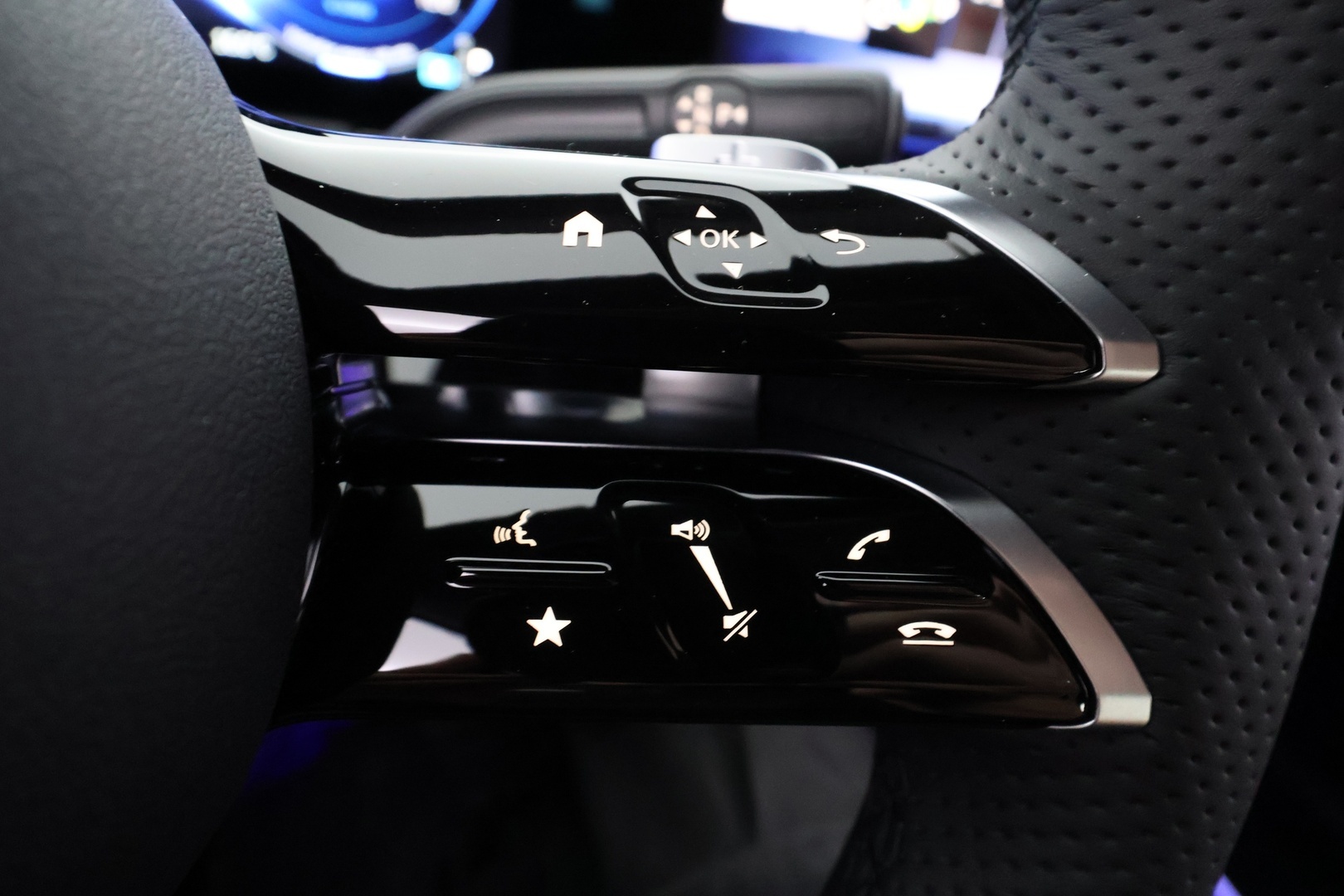 MERCEDES-BENZ EQA 2026