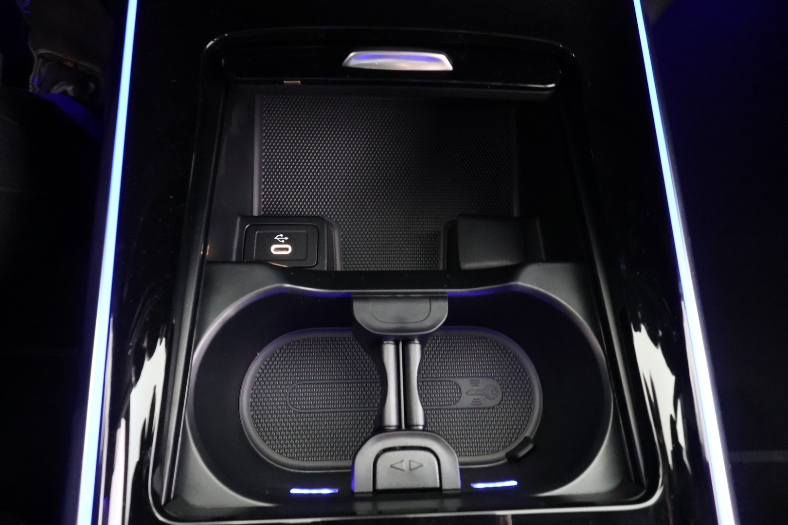 MERCEDES-BENZ EQA 2026