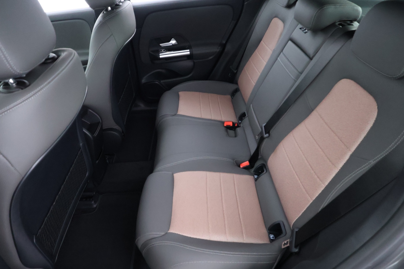 MERCEDES-BENZ EQA 2026