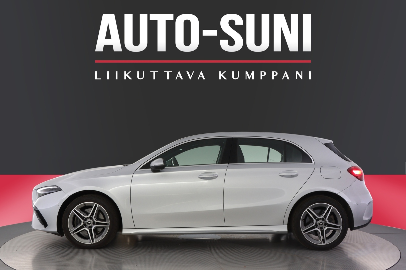 MERCEDES-BENZ A 2023