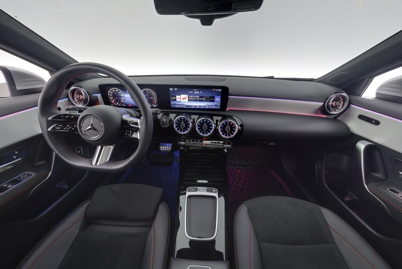 MERCEDES-BENZ A 2023