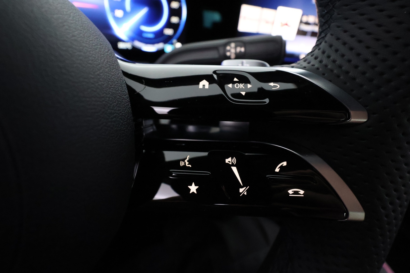 MERCEDES-BENZ EQA 2026