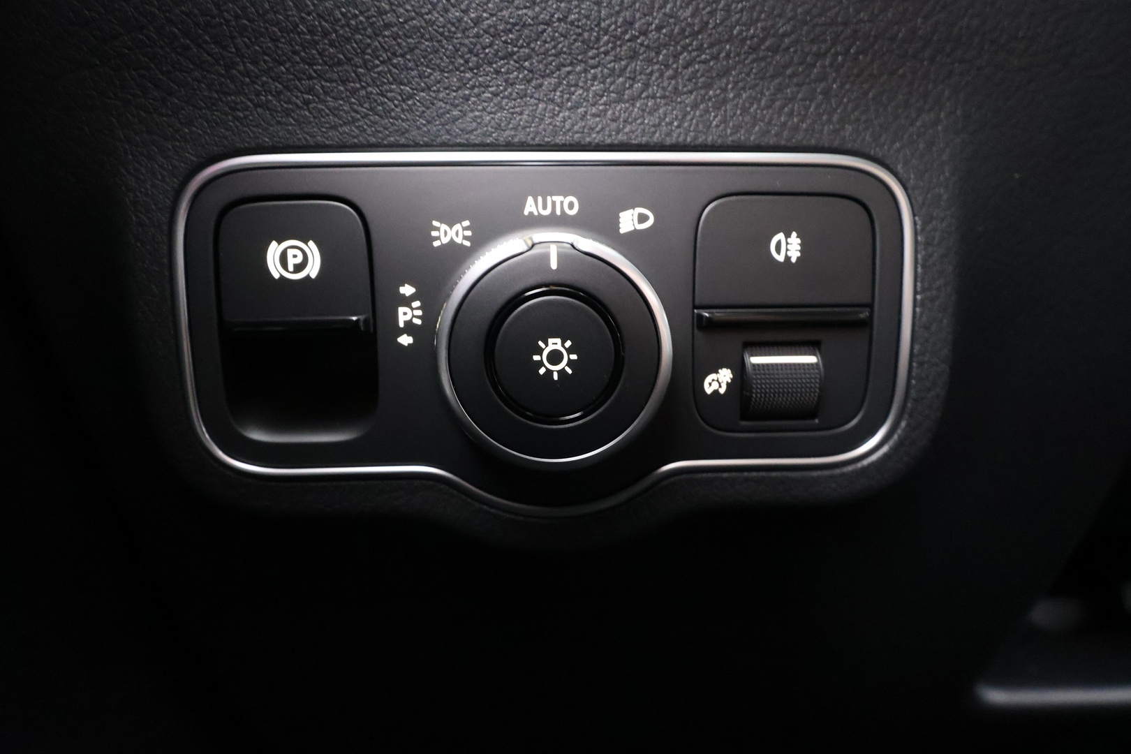 MERCEDES-BENZ EQA 2026