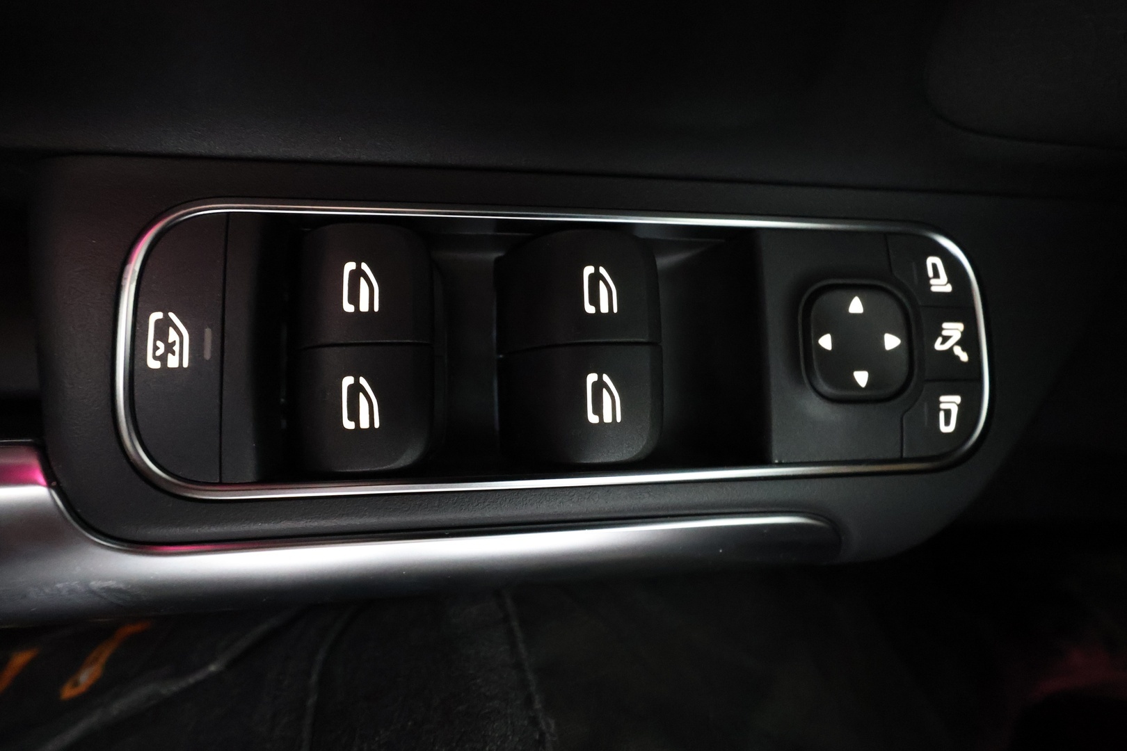 MERCEDES-BENZ EQA 2026