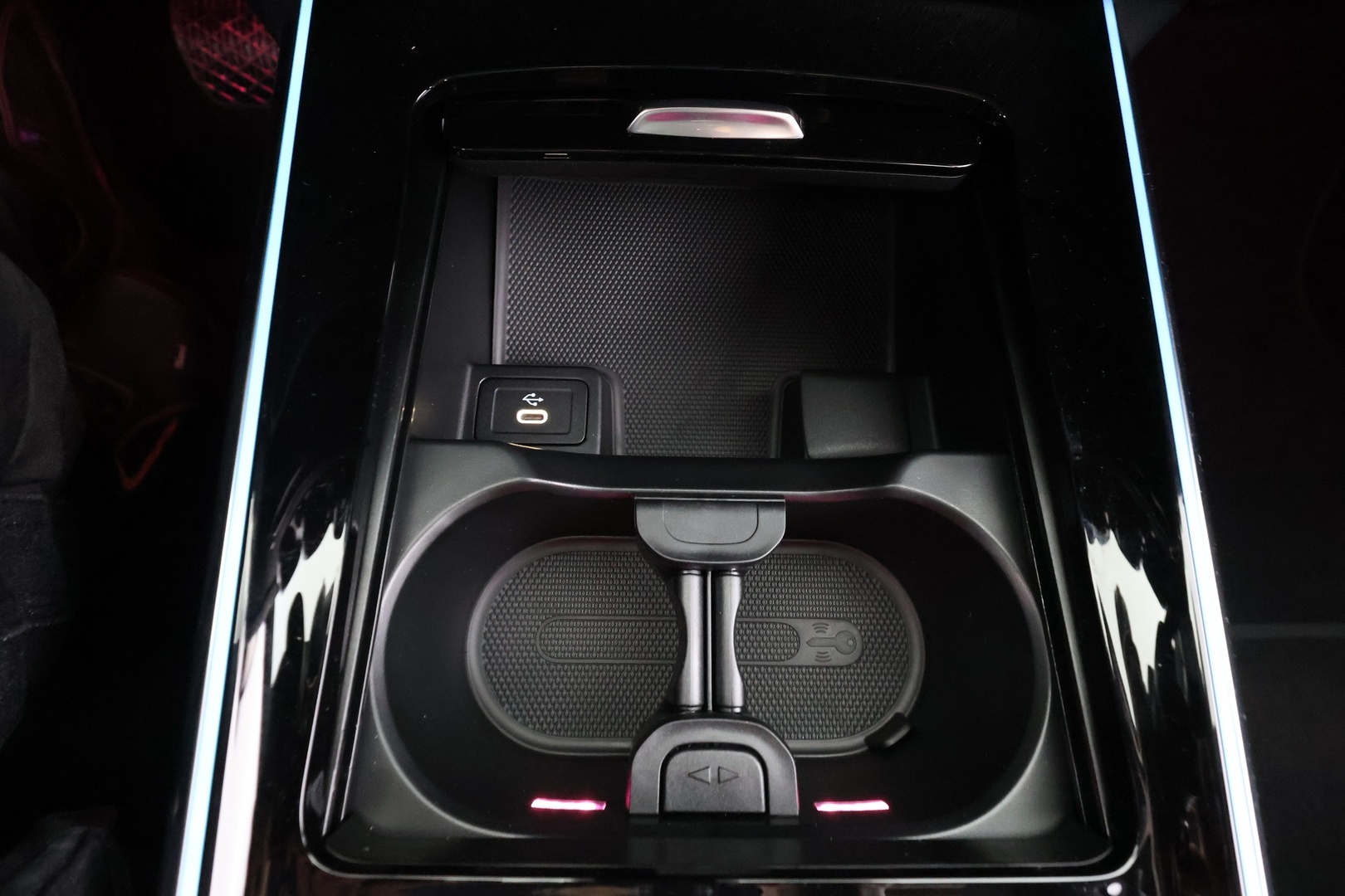 MERCEDES-BENZ EQA 2026