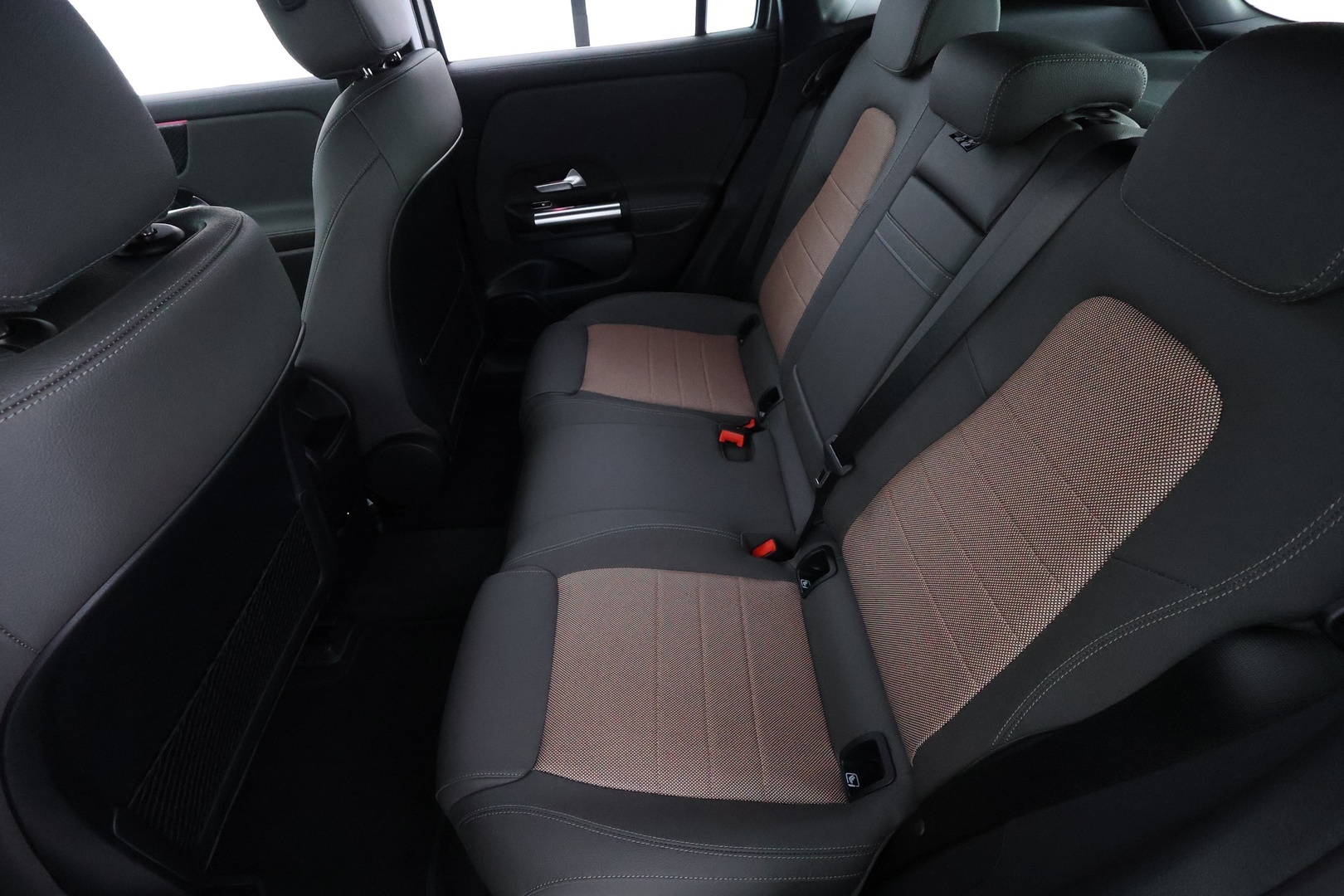 MERCEDES-BENZ EQA 2026