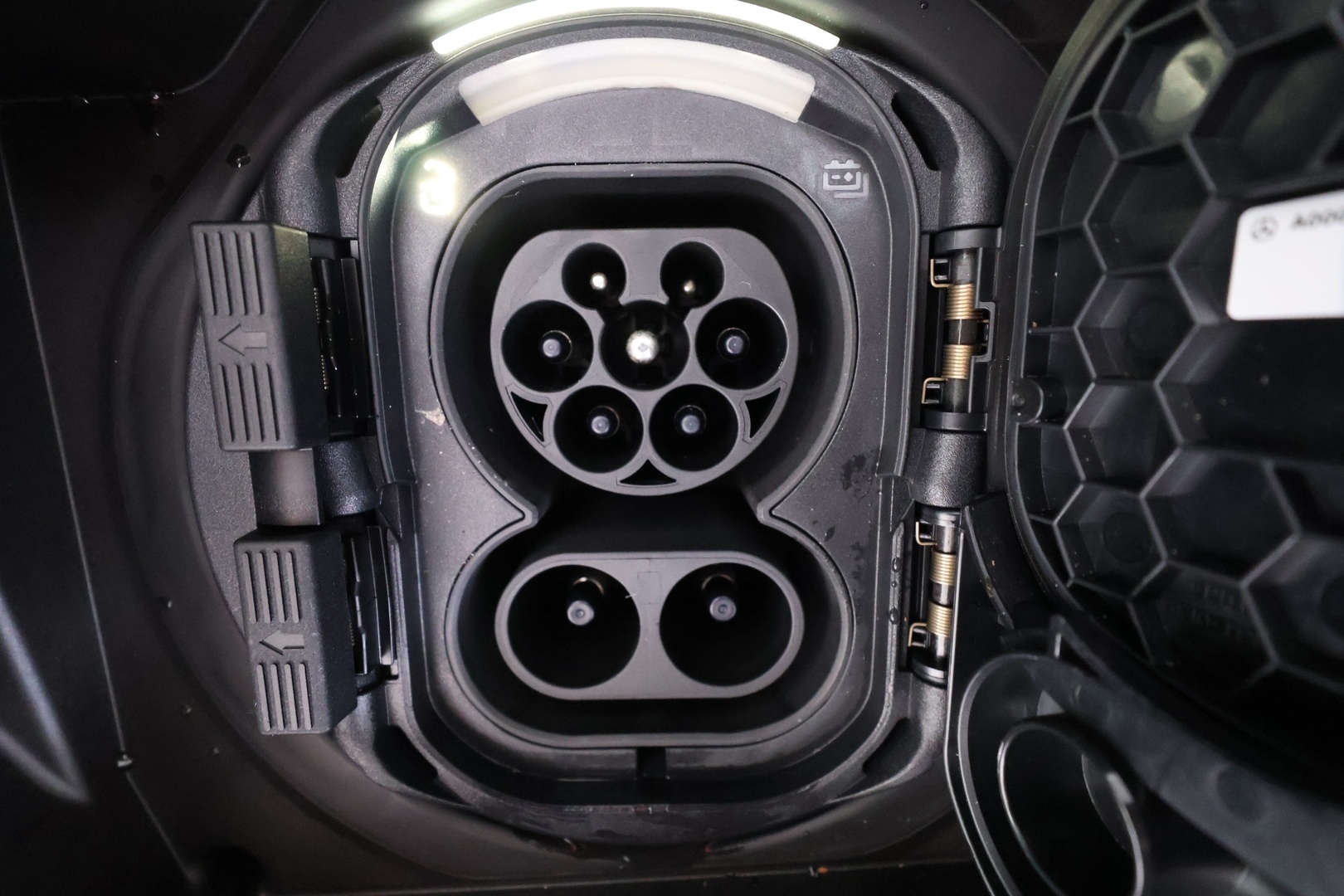 MERCEDES-BENZ EQA 2026