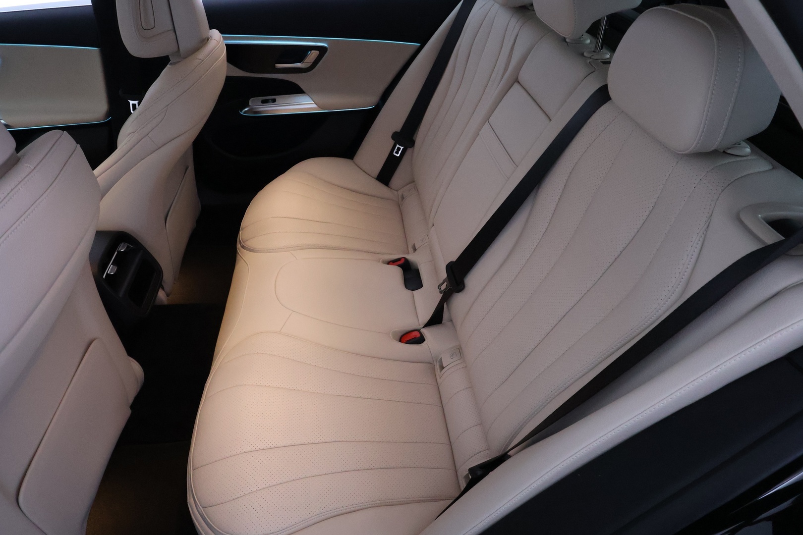 MERCEDES-BENZ E 2026