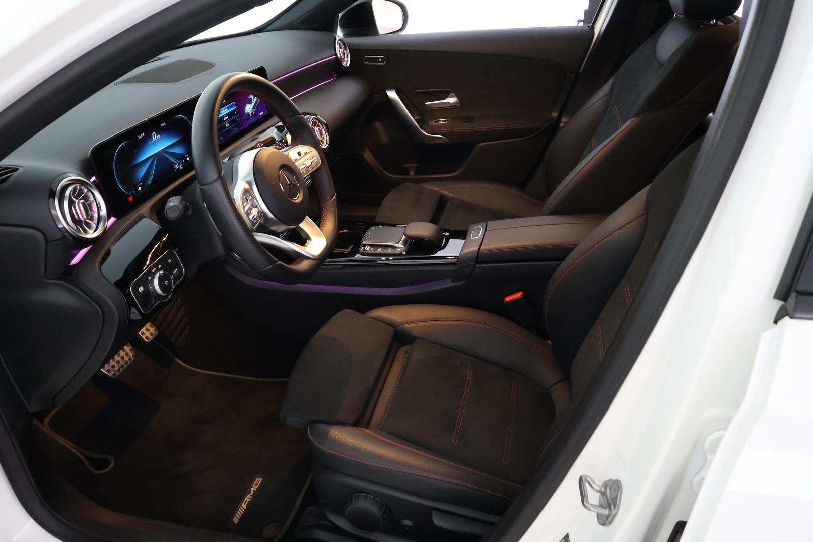 MERCEDES-BENZ A 2021