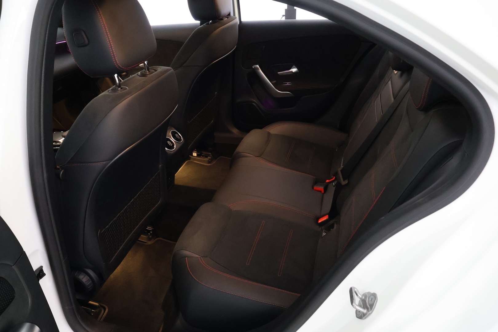 MERCEDES-BENZ A 2021