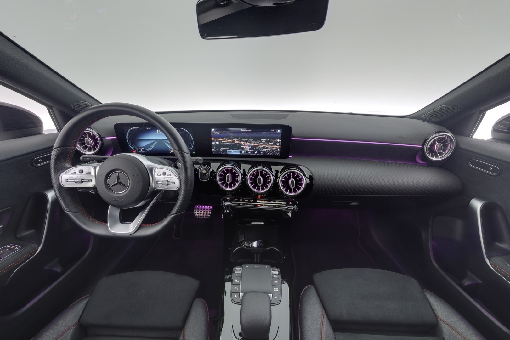 MERCEDES-BENZ A 2021