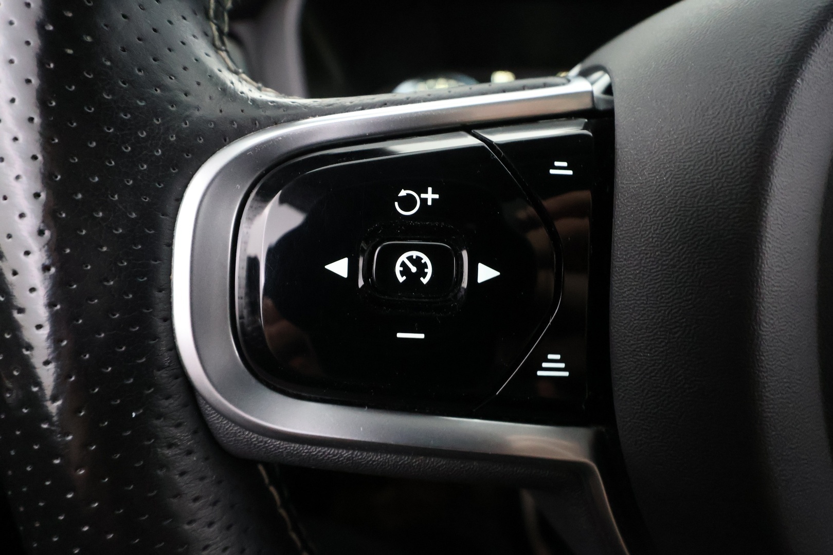 VOLVO XC60 18
