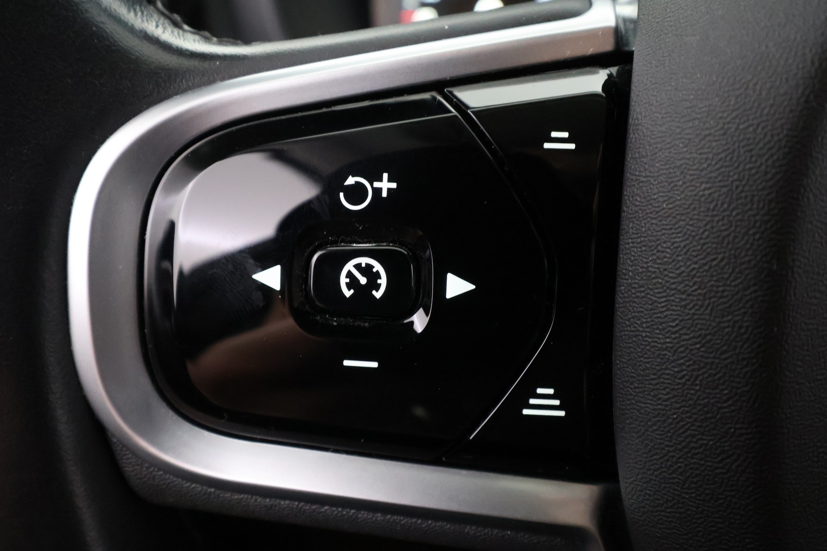 VOLVO V60 2021