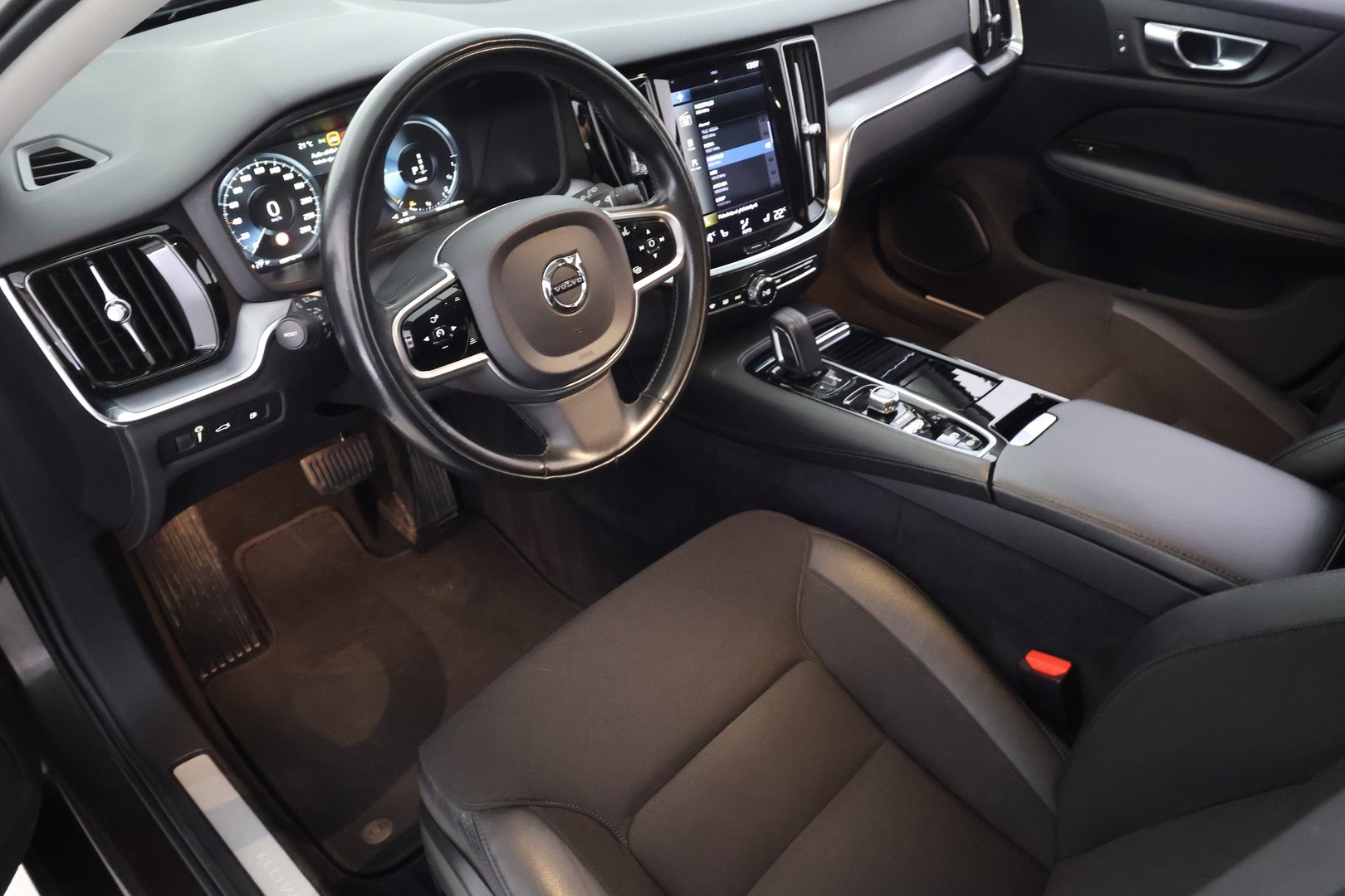 VOLVO V60 2021