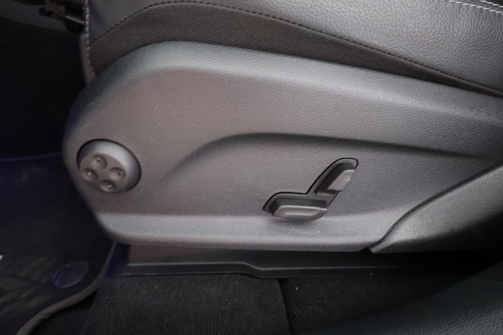 MERCEDES-BENZ EQC 2022