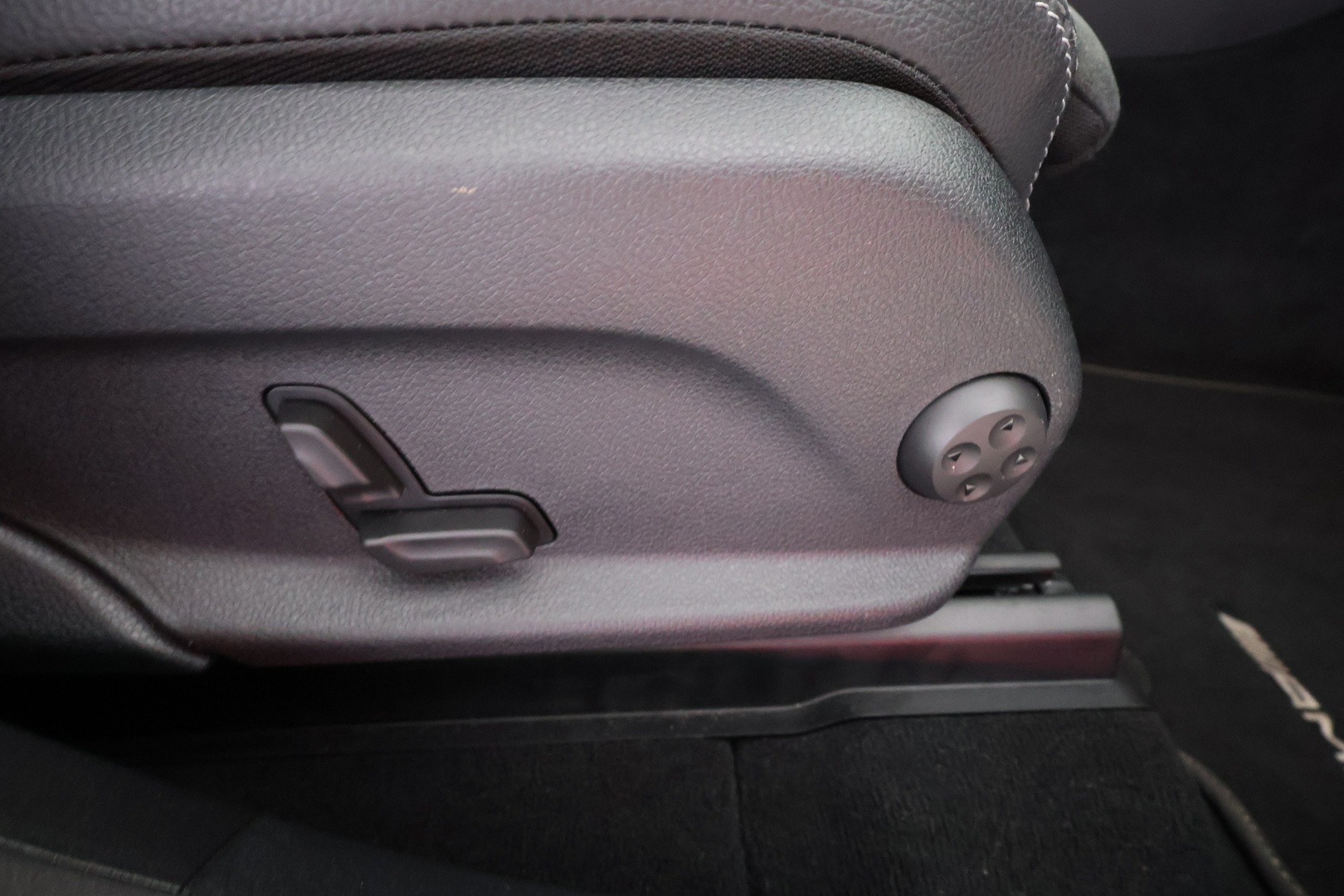 MERCEDES-BENZ EQC 2022