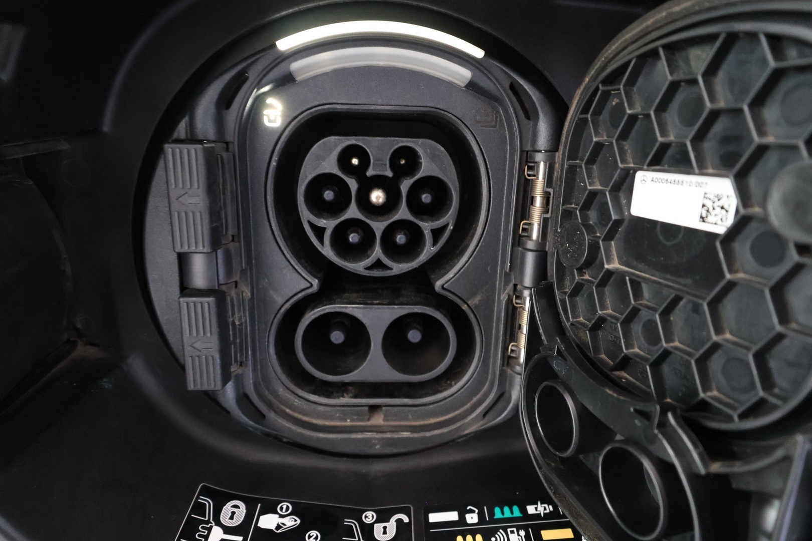 MERCEDES-BENZ EQC 2022