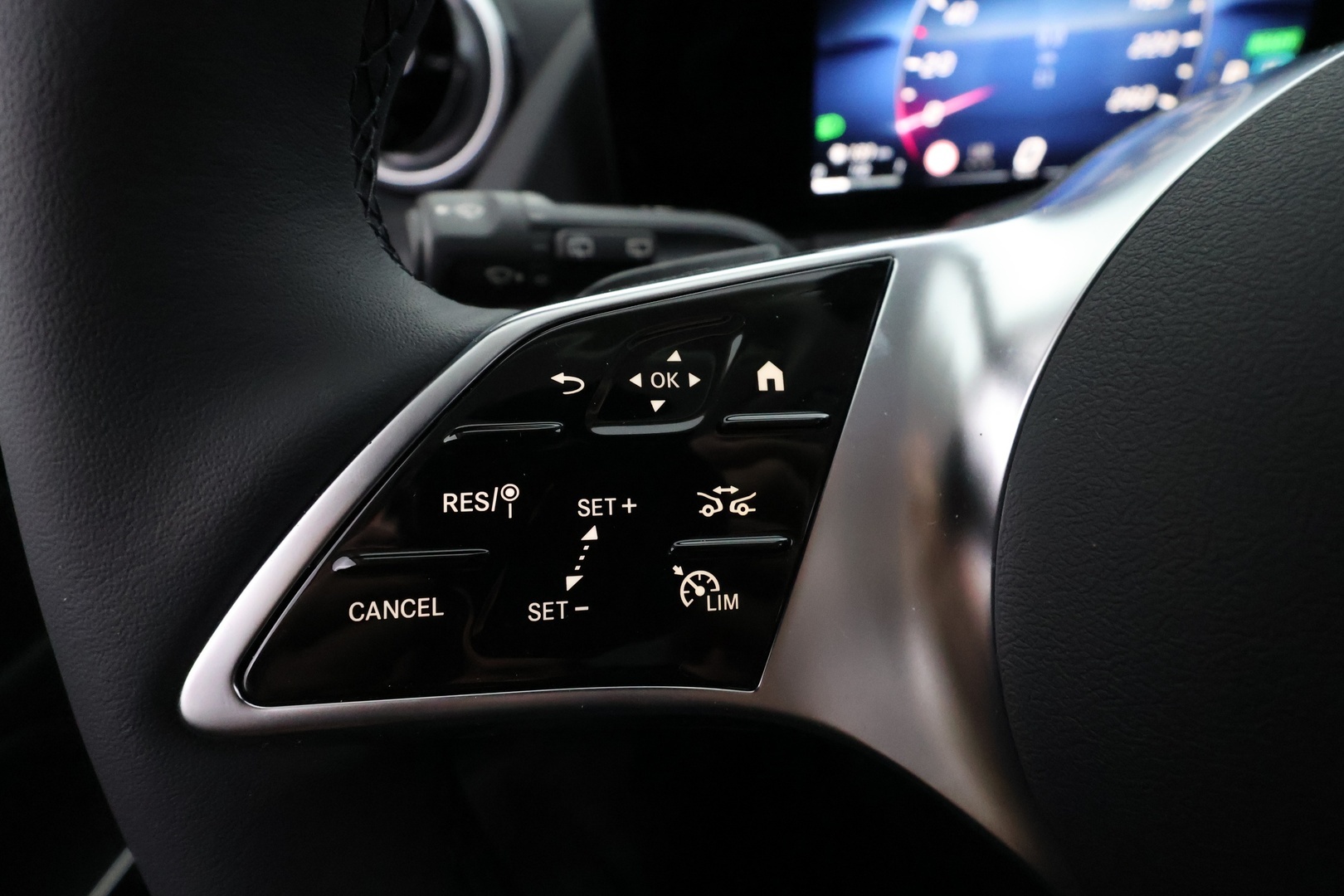 MERCEDES-BENZ GLA 2026