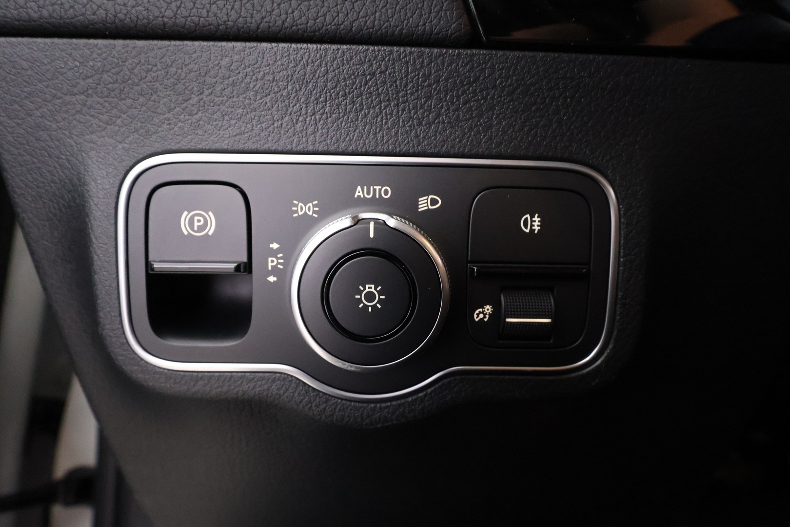 MERCEDES-BENZ GLA 2026