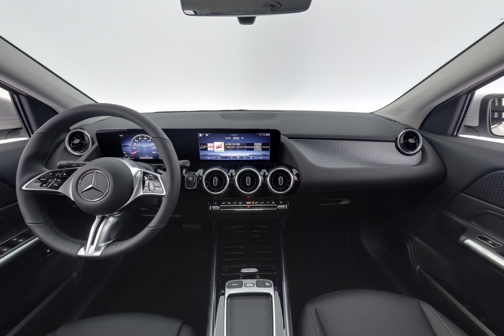 MERCEDES-BENZ GLA 2026