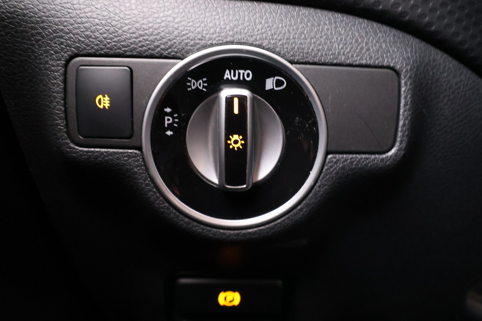 MERCEDES-BENZ A 2016