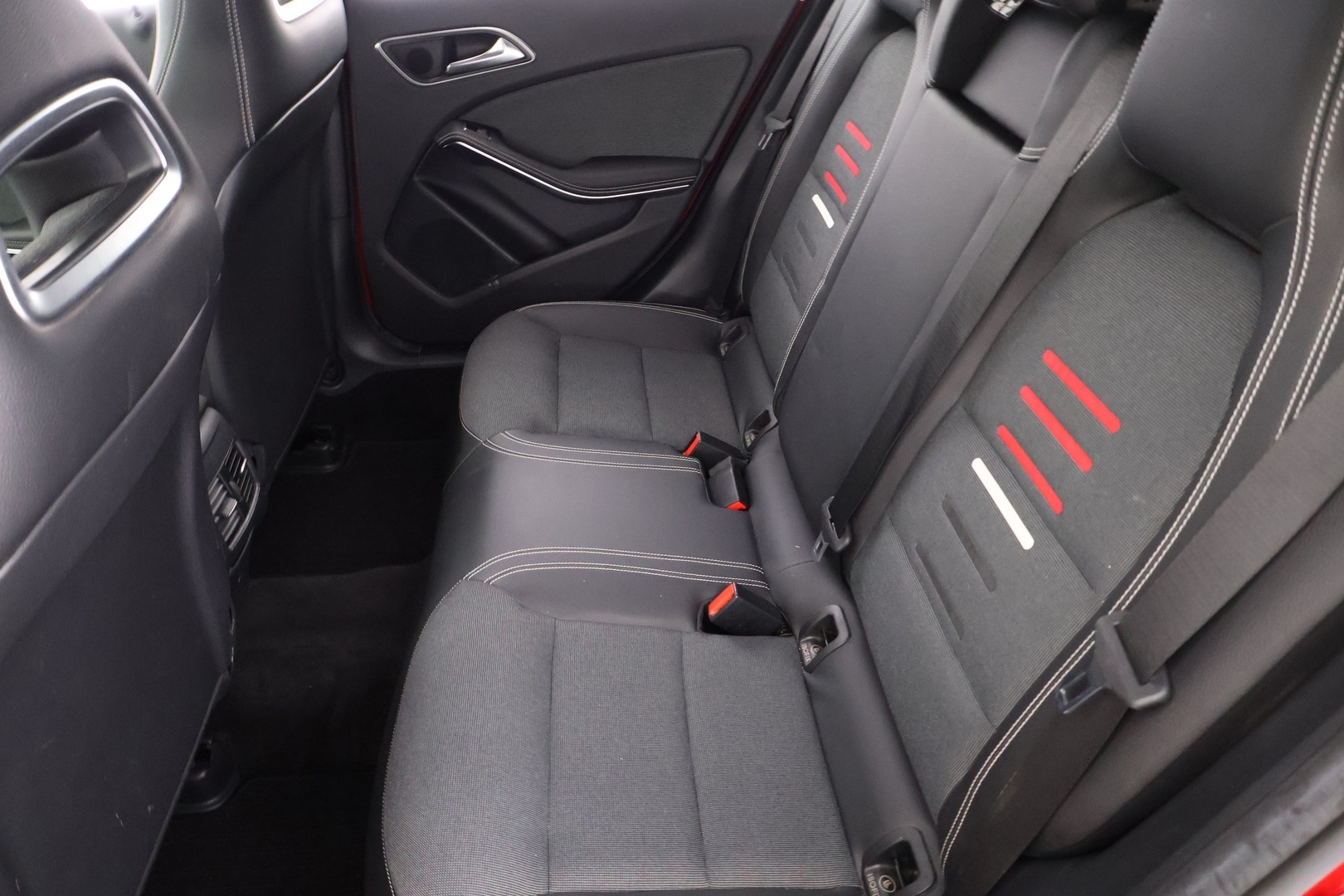 MERCEDES-BENZ A 2016