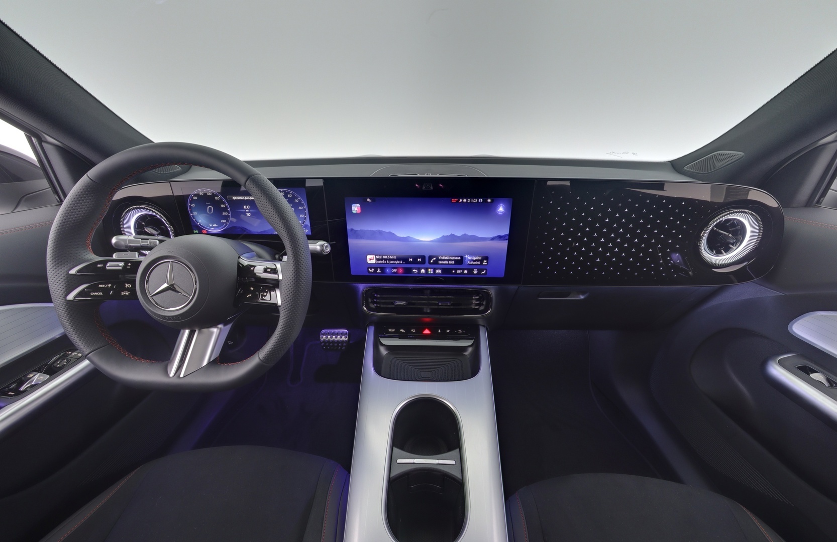 MERCEDES-BENZ GLB 2026