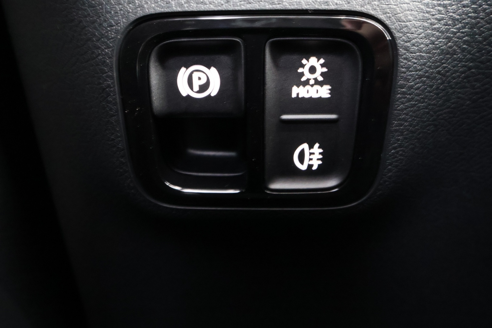 MERCEDES-BENZ GLB 2026