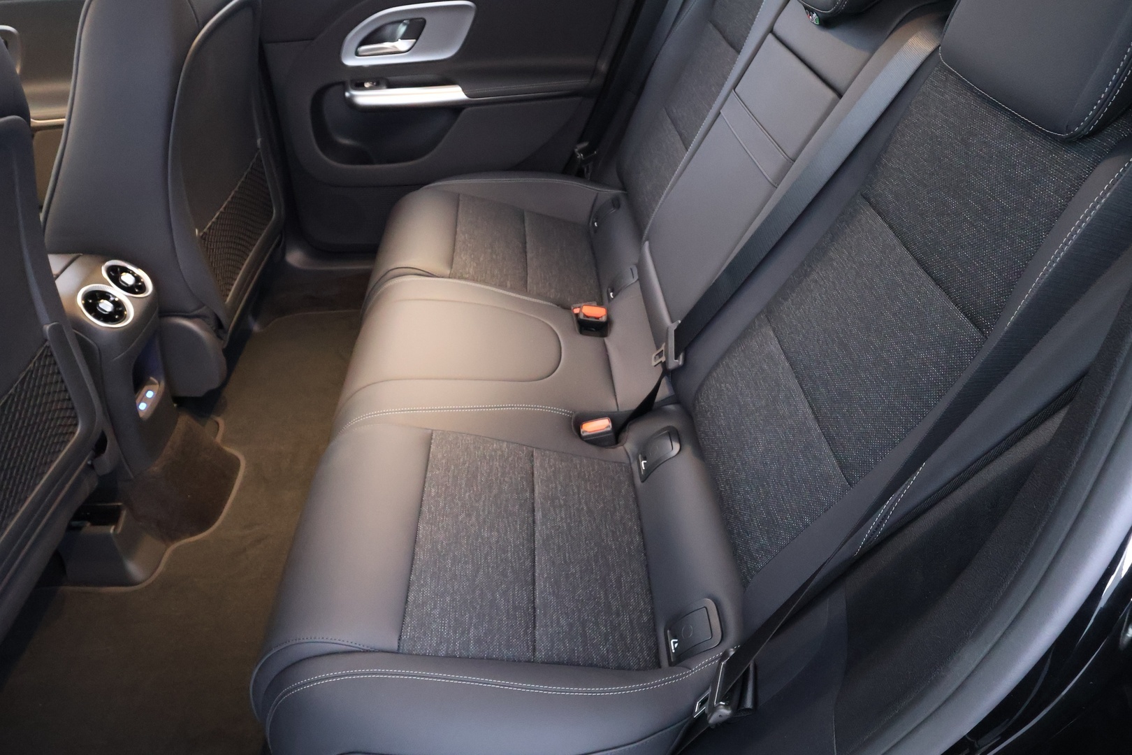 MERCEDES-BENZ GLB 2026