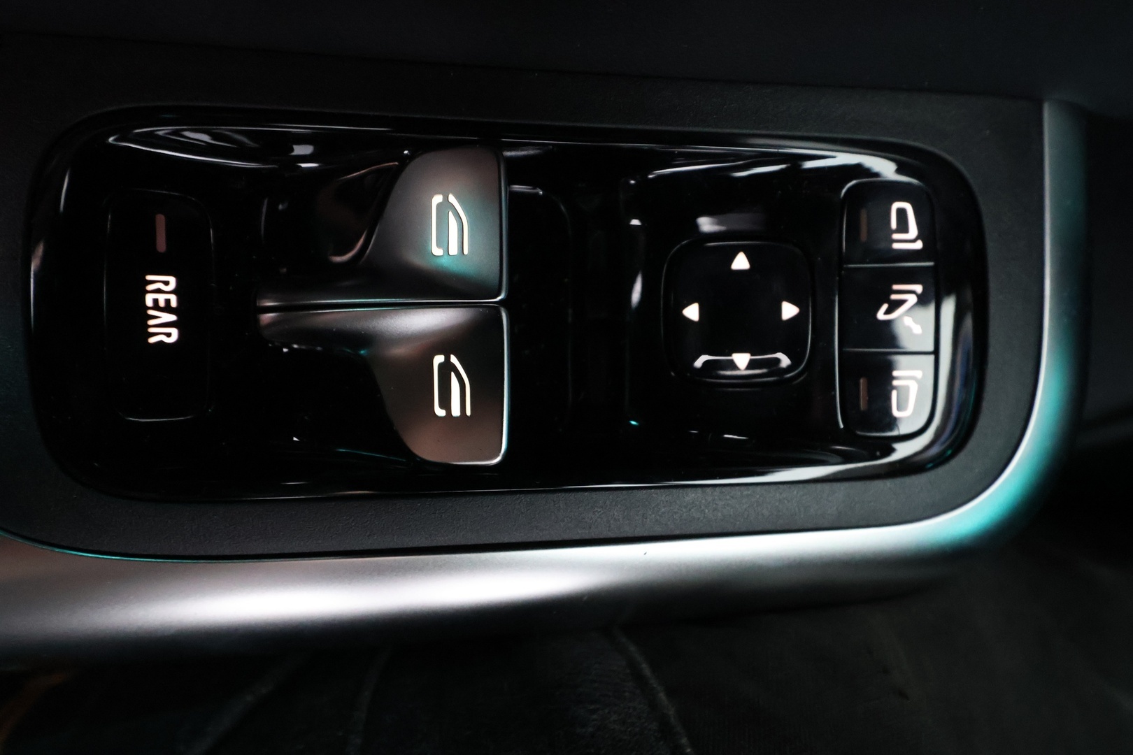 MERCEDES-BENZ CLA 2025