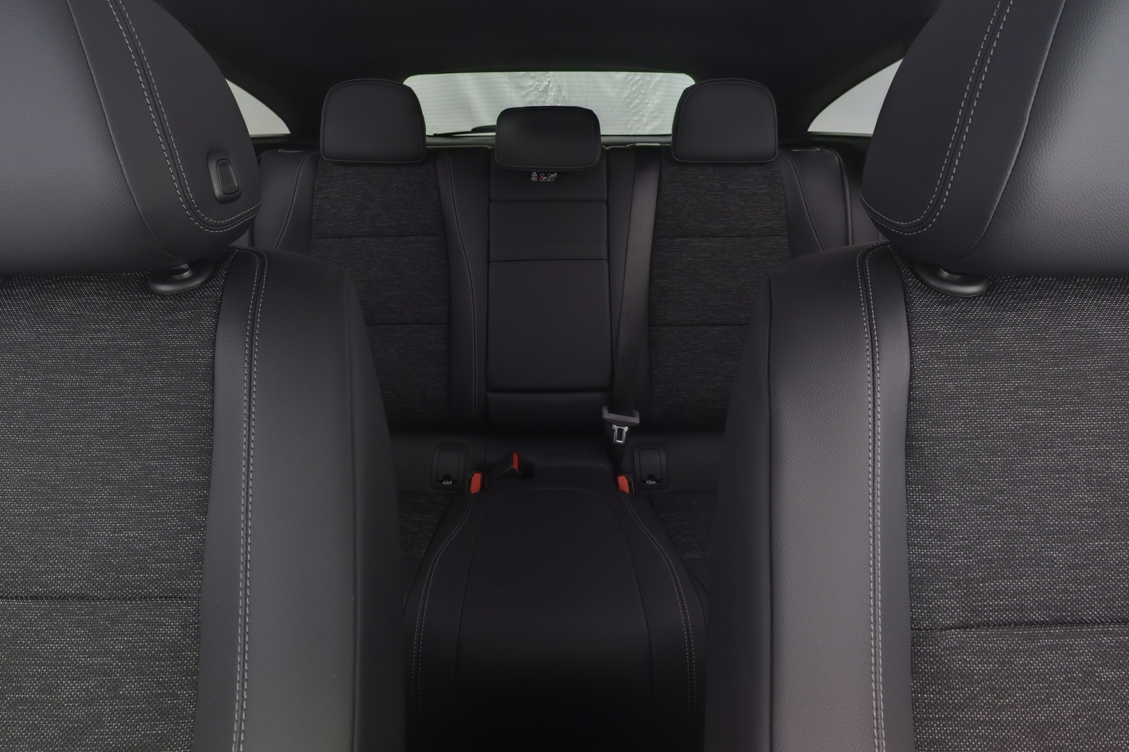MERCEDES-BENZ CLA 2025