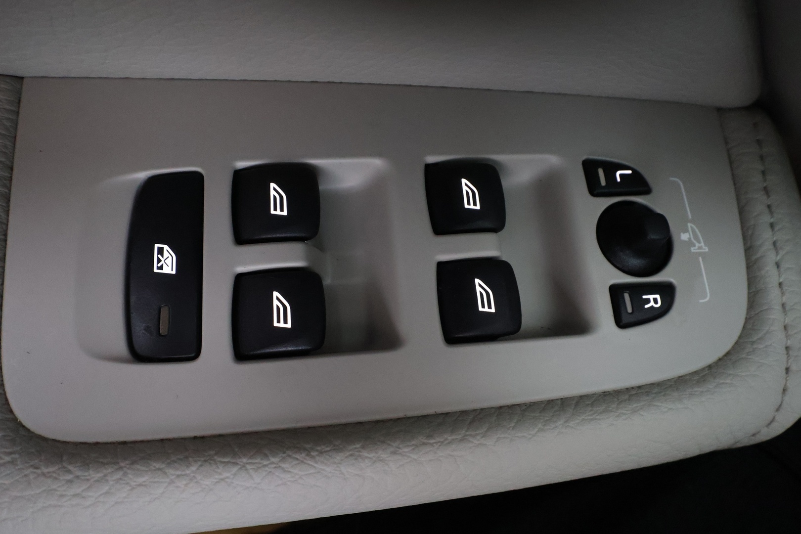 VOLVO XC60 18