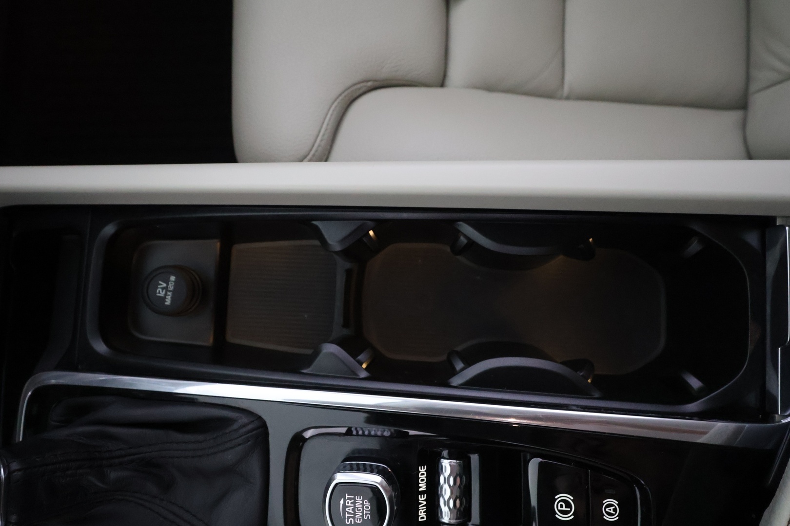 VOLVO XC60 20