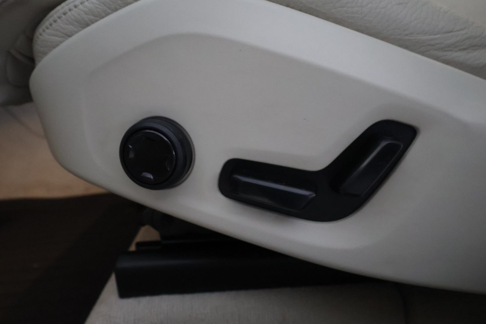 VOLVO XC60 22