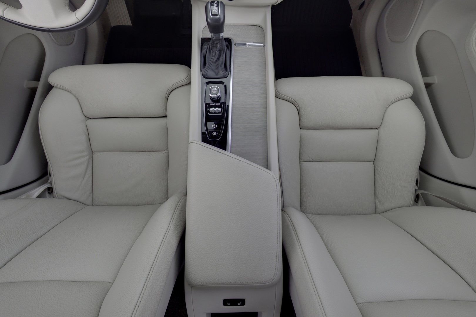 VOLVO XC60 9